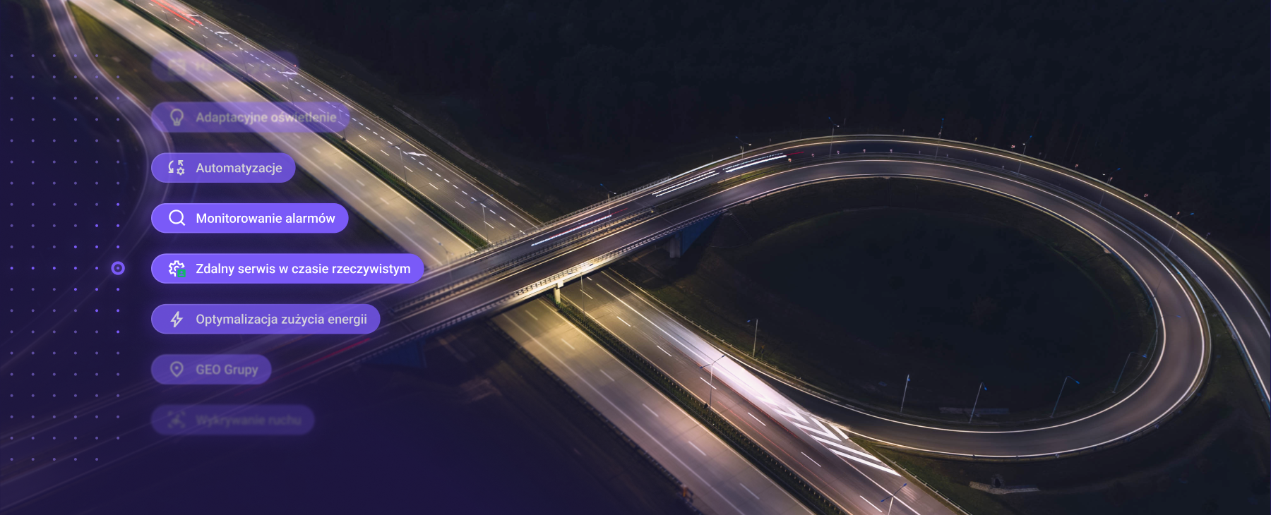 Nowoczesna latarnia uliczna w mieście o zmierzchu