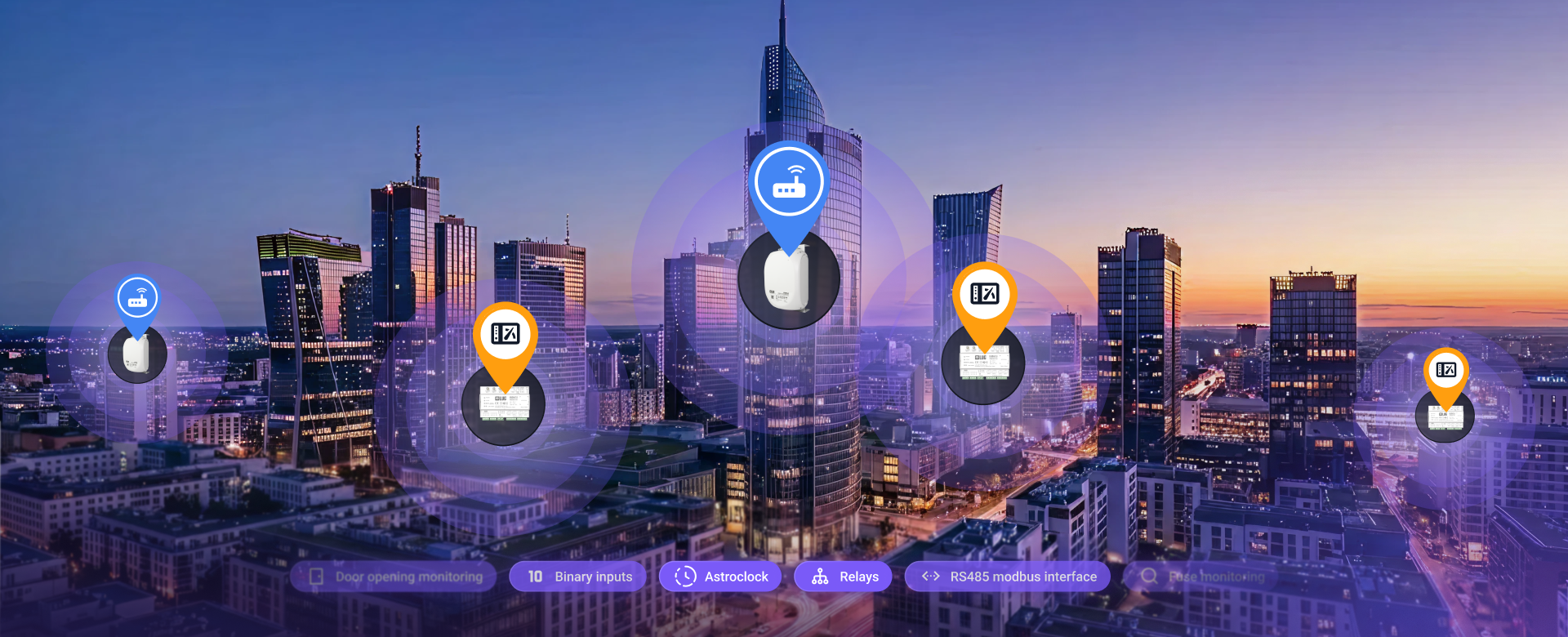 Moderne Strassenleuchte in der Stadt bei Daemmerung